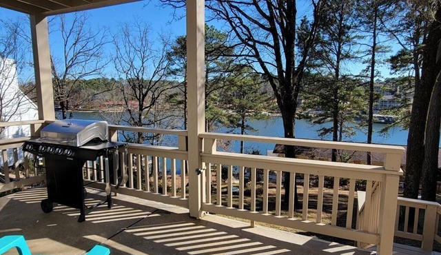 Stylish 3/2 Home Boat Slip Lake Access Lake View! King Beds Central Loc in Lake Hamilton