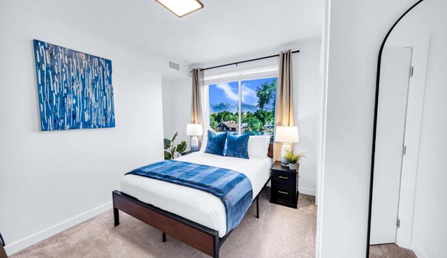 Sugarhouse! Mountain View 3BR, 2BA Gym, Parking in Salt Lake City