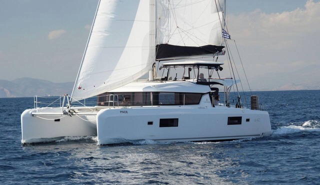 Sun-Kissed Sailing Adventure in Kalamata, Peloponeso
