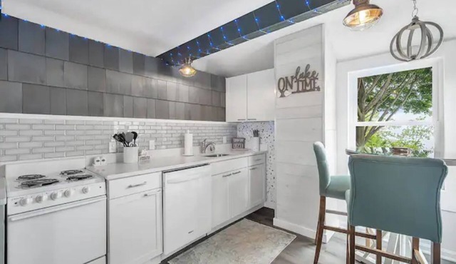 Sunset Suite in Willoughby