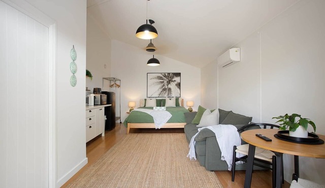 Tallows Beach Studio, dog friendly, modern, quiet! in Suffolk Park