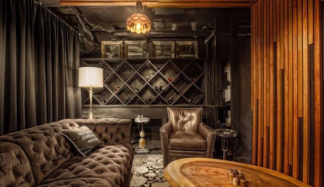 The Historic Werner House w/Gym, Spa & Speakeasy in Columbus
