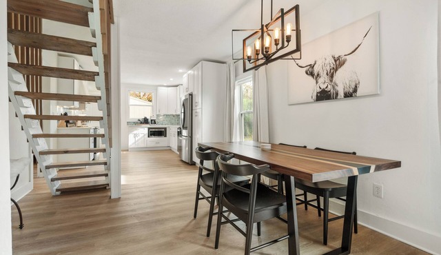 The Linden House - Calm, Modern Stay Near Plaza in Kansas City