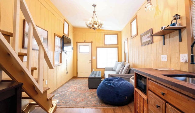The Lyons Lodge – Boulder Charm & Mountain Views in a Tiny House Stay in Lyons