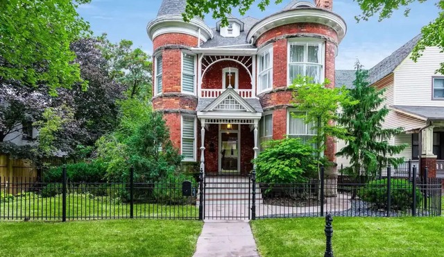 The Victorian on Victoria in Windsor