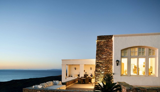 Three Bay House-Luxurious Accommodation and Sea Views close to a Sandy Beach
