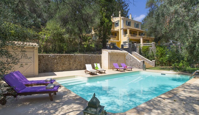 TITANIA-Luxurious Holidays by the Pool at IL Giardino Segreto Di Prospero