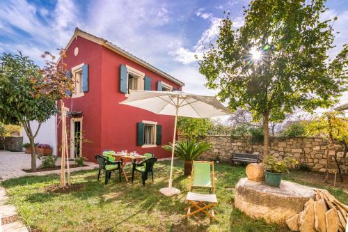 Traditional Rustic Maisonette and House by Konnect