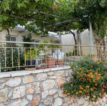Traditional House with breathtaking view, Makis