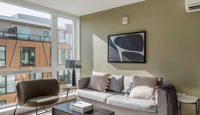Upscale Central District 1BR w/Gym & Pets, nr Dining, by Blueground in Seattle