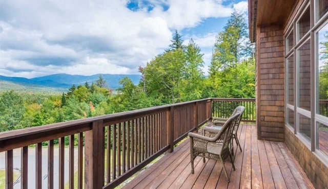 V3 Gorgeous Ski-In slopeside Townhouse with Amazing Mountain Views in Bretton Woods. Dog Friendly! in Bretton Woods