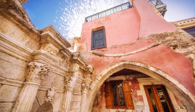 Venetian Rimondi Fountain Mansion - Built In 1626