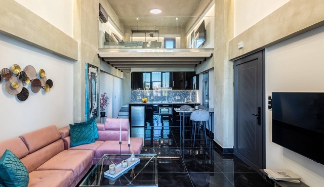 Ventiri Lofts - Luxury Penthouse w Home Cinema