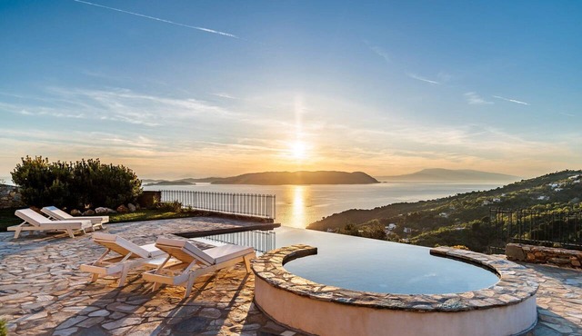 Villa Alverionis, Divine Sea Views, Private Infinity Pool, Spacious Furnished.