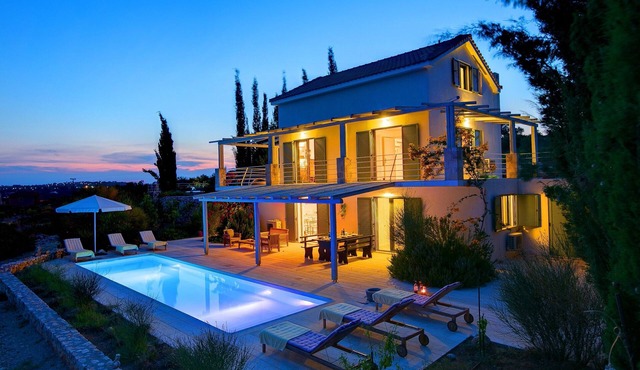 Villa 'Asterias Ideales Resort' with Sea View, Wi-Fi and Air Conditioning