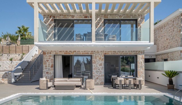 Villa Aurelia-Private Pool, Jacuzzi & Sea Views