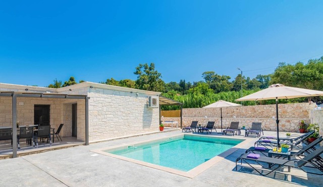 Villa Casa Liveris by Villa Plus