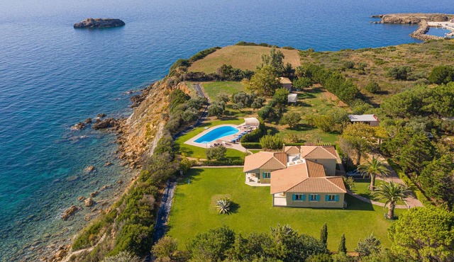 Villa Gaia: Colourful, Artistic, Seaside Villa - Sleeps 10 - Private Pool