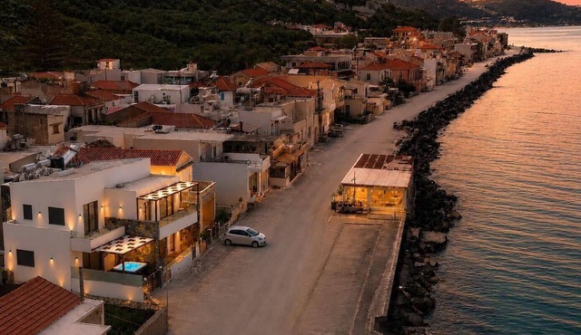 Villa Horizon.Three-bedroom seafront villa in Crete with unspoiled sea views