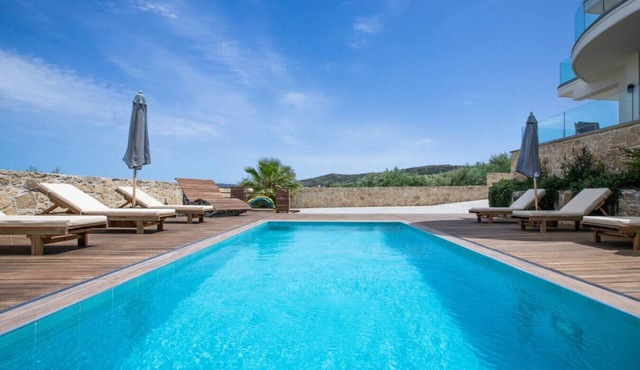 Villa Naruto | Private Apartment with Shared Pool