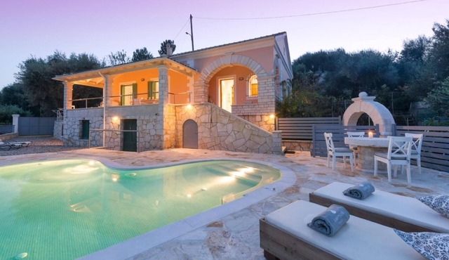 Villa Rahi - Charming House with Sea Views in Agios Stephanos near Beach