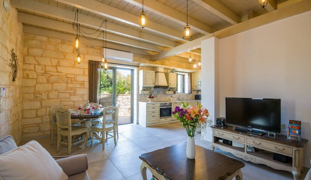 Villa Sirocos, Private eco pool, near the beach in Chania