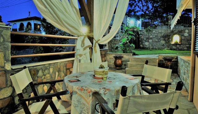 Voula Kourbeti Apartments