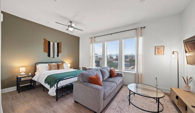 Warm, inviting studio | Location! | Free Parking! in Tampa
