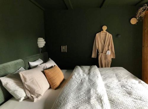 Waterfall Views-Stylish Design-Big Comfy Bed in Lauterbrunnen