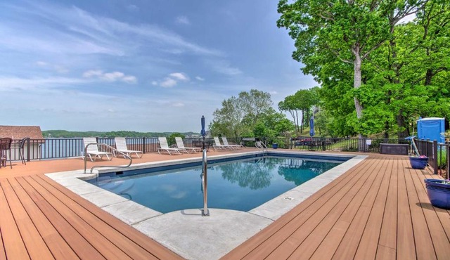 Waterfront Condo with Deck - Bring Your Boat! in Lake Ozark