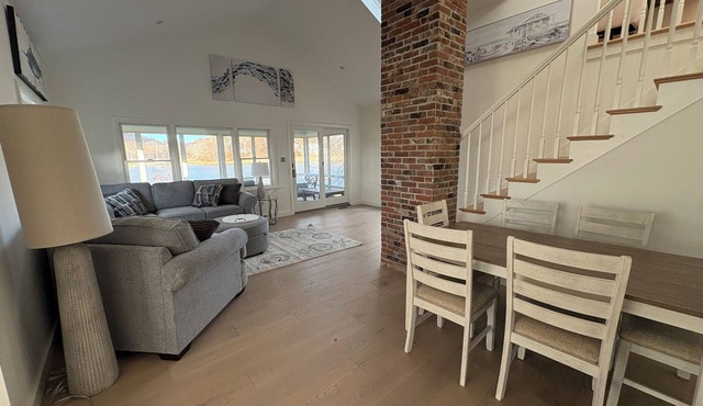 Waterfront! Pet friendly! Near beaches, near Newburyport & commuter rail in Newbury