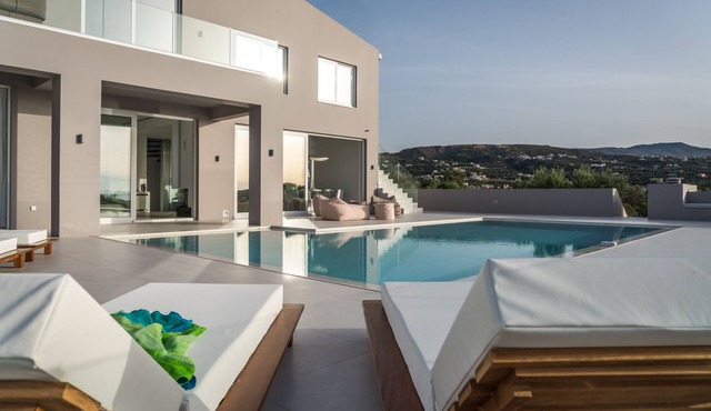 White Grace Villa, White Grace Villa