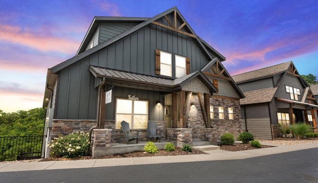 White Tail Summit- Sleeps 16 home in Branson
