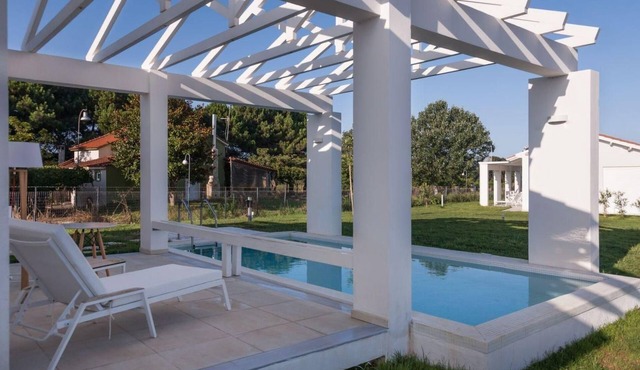 White Villas PPV by Interhome