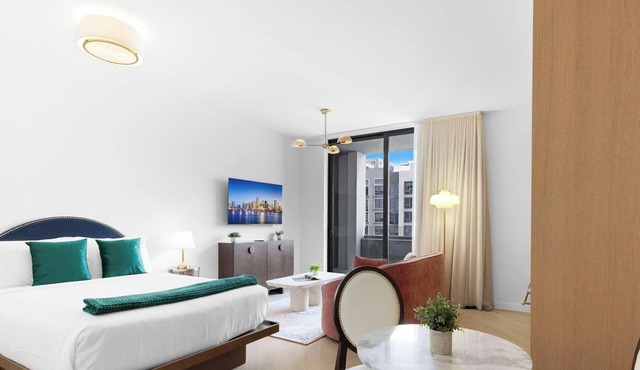 Wynwood Escape Stylish Studio with Balcony in Miami in Miami