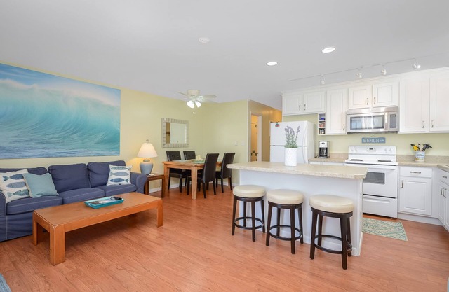 Charming 3BR 2BA Unit, Close to the Beach, Great Restaurants and Shopping! in Ocean City