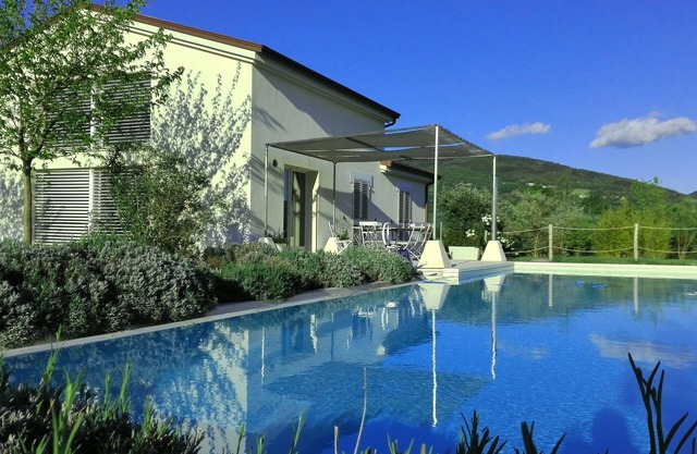 Hillside Villa Swimming Jacuzzi Frasassi Caves 