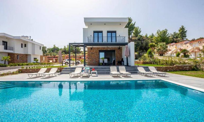 Pefkochori Apartment | 180 m² Apartment ∙ 4 bedrooms ∙ 9 guests