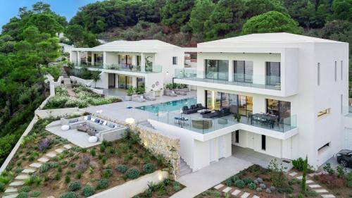 Achladies Resort | 550 m² Resort ∙ 7 bedrooms ∙ 14 guests