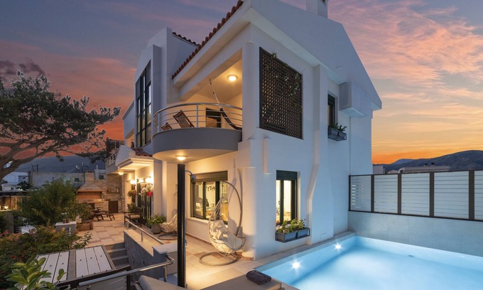 Koutsouras Villa | Deluxe 7 bedroom with private pool 2 minute walk from beach