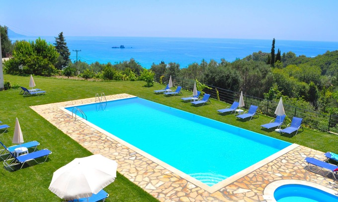 Parelia Apartment | Family friendly Apartments with a Swimming Pool on Pelekas Beach
