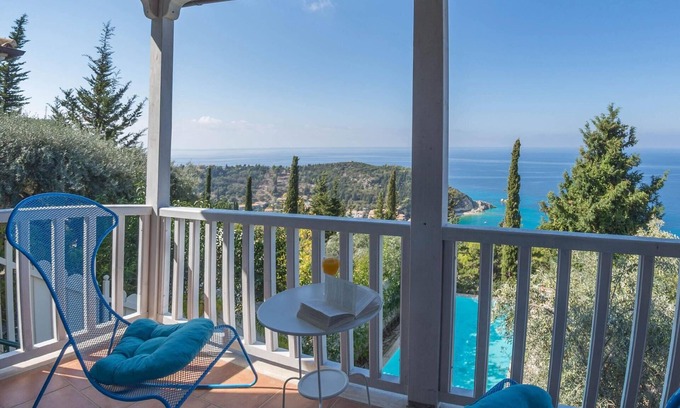 Agios Nikitas House | Holiday house Vafkeri for 1 - 6 persons with 3 bedrooms - Holiday house