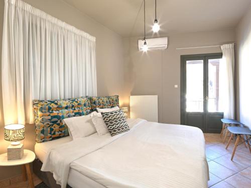 Arachova Apartment | Luxury Studios & Cozy Apartments by White Hills