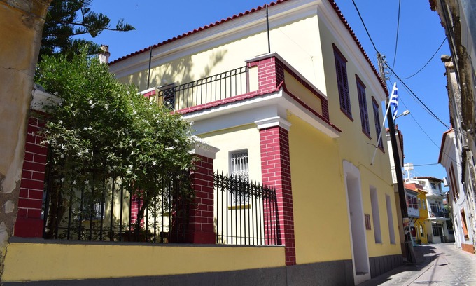 Karlovassi House | Oikίa Athanasia, two Storey 1920 Neoclasical house