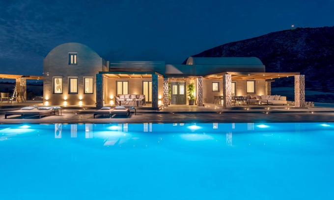Santorini Villa | Phaos Cellaria Estate
