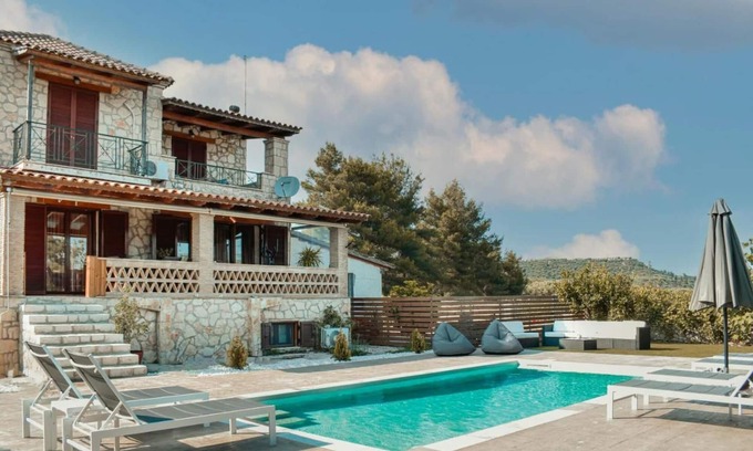 Zakynthos Apartment | Private Villa Karavia