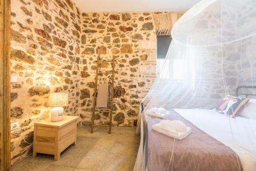 Thissio Apartment | Stone House Under Acropolis