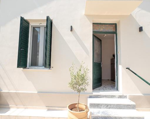 Poros Villa | Sunny yard apartments