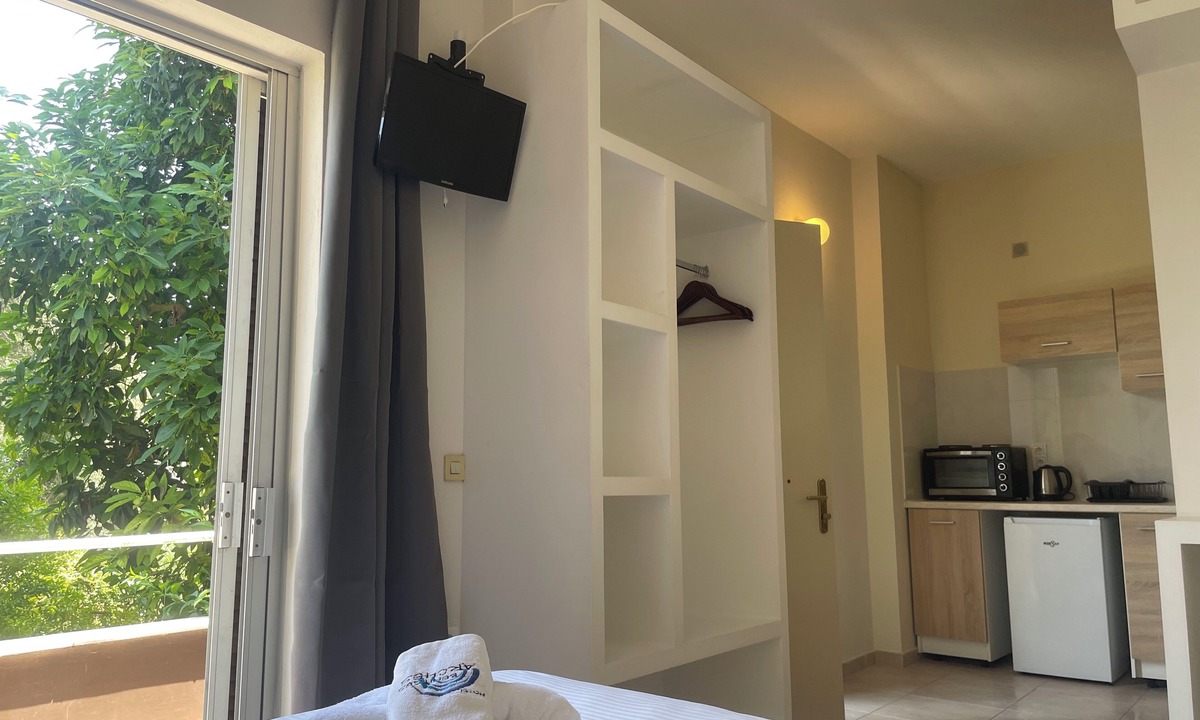 Benitses Hotel | Benitses Arches