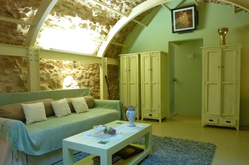 Agios Georgios Sykousis House | St. George Sykoussis Traditional Residence